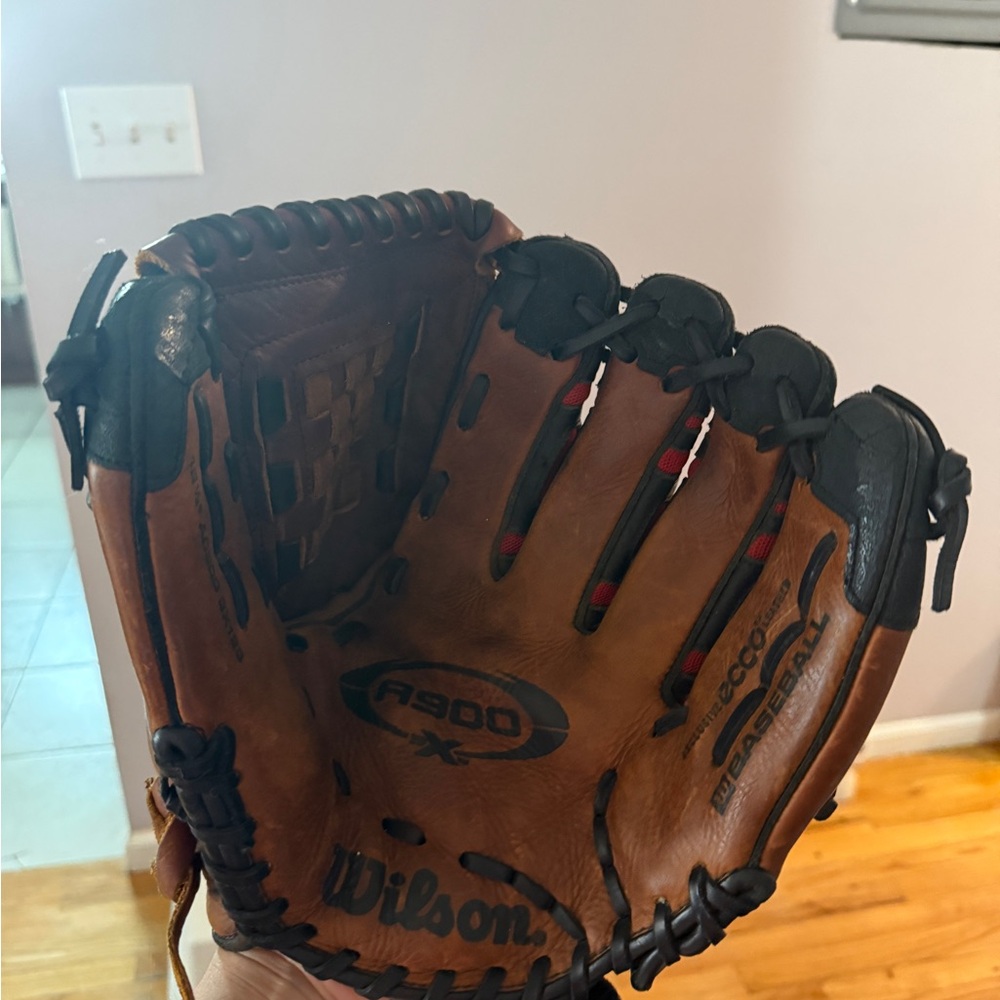 Wilson A900 Leather Baseball Glove in Brown and Black